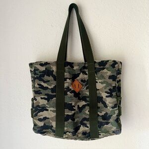 Gap Camouflage Print Duffel Tote Bag Large Heavy Duty Canvas Cotton Leather